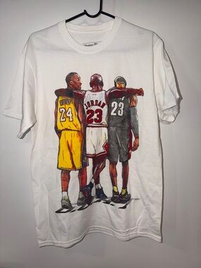 🏀🐐🏀 White Short Sleeve Tee with Basketball GOAT Graphic- Size M
